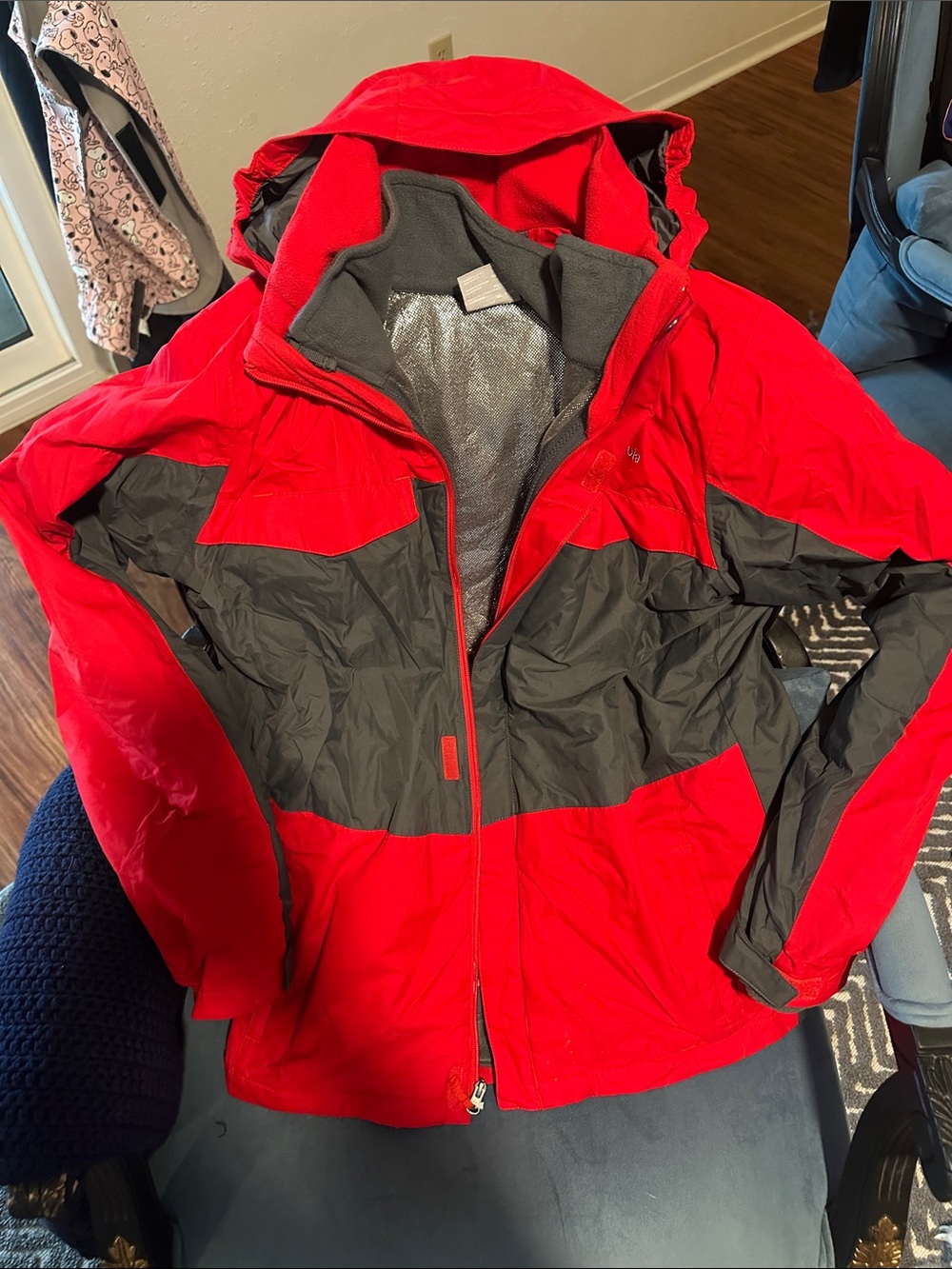 Columbia men’s Red and Charcoal Colorblock Hooded Ski Jacket